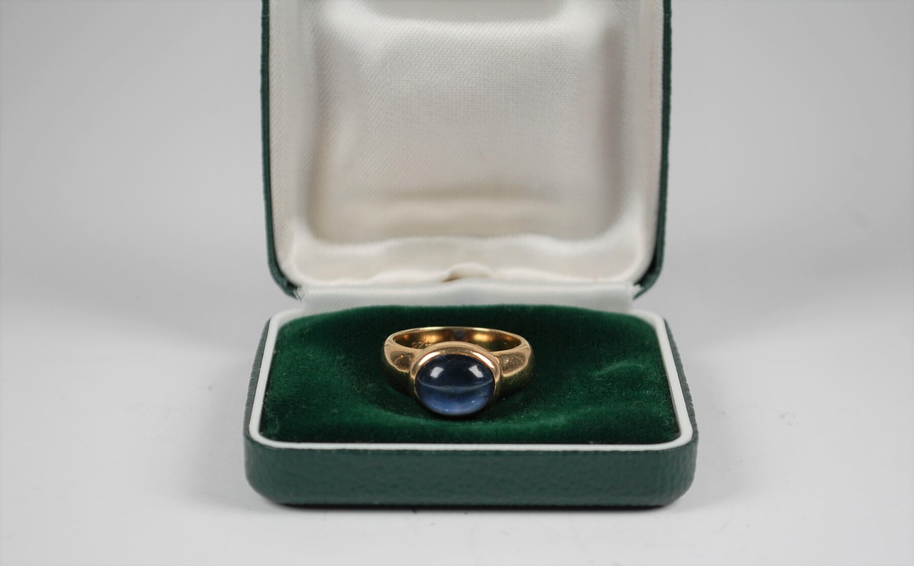 Ring Mit Saphir Cabochon Schliff Gold Ma Shops