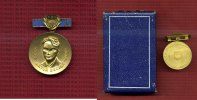 DDR Athur Becker Medaille vergoldet DDR Arthur Becker Medaille FDJ, für die sozialistische Zukunft mit Box