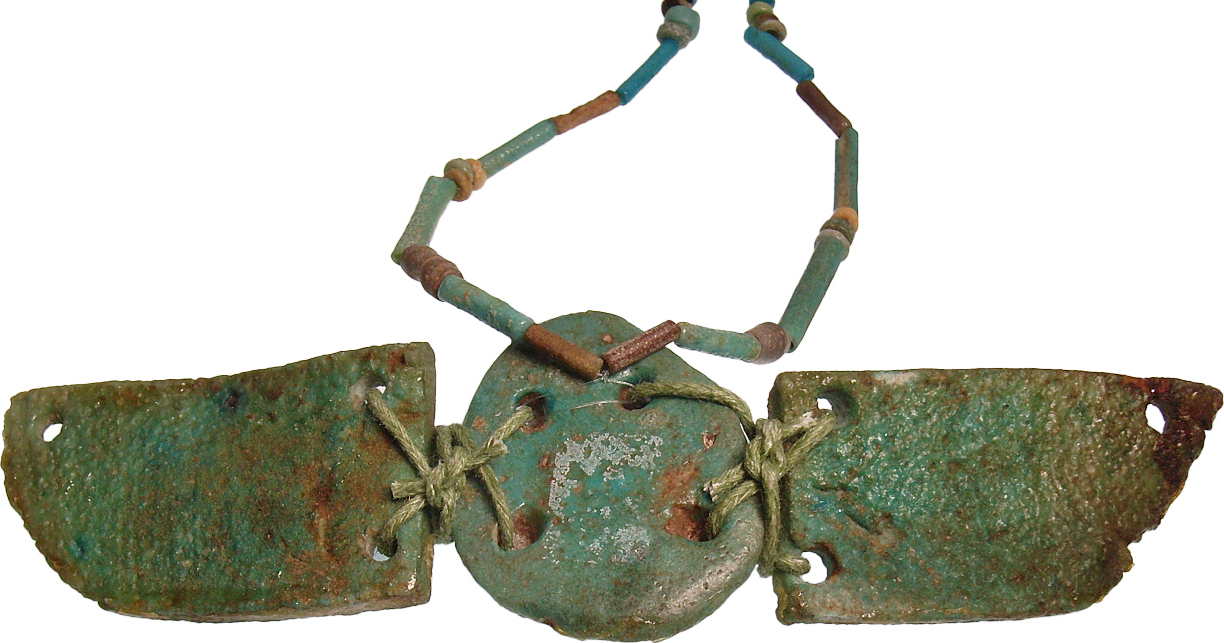 Ägyptisch Halskette mit geflügeltem Skarabäus-Amulett Fayence 722-332 v ...