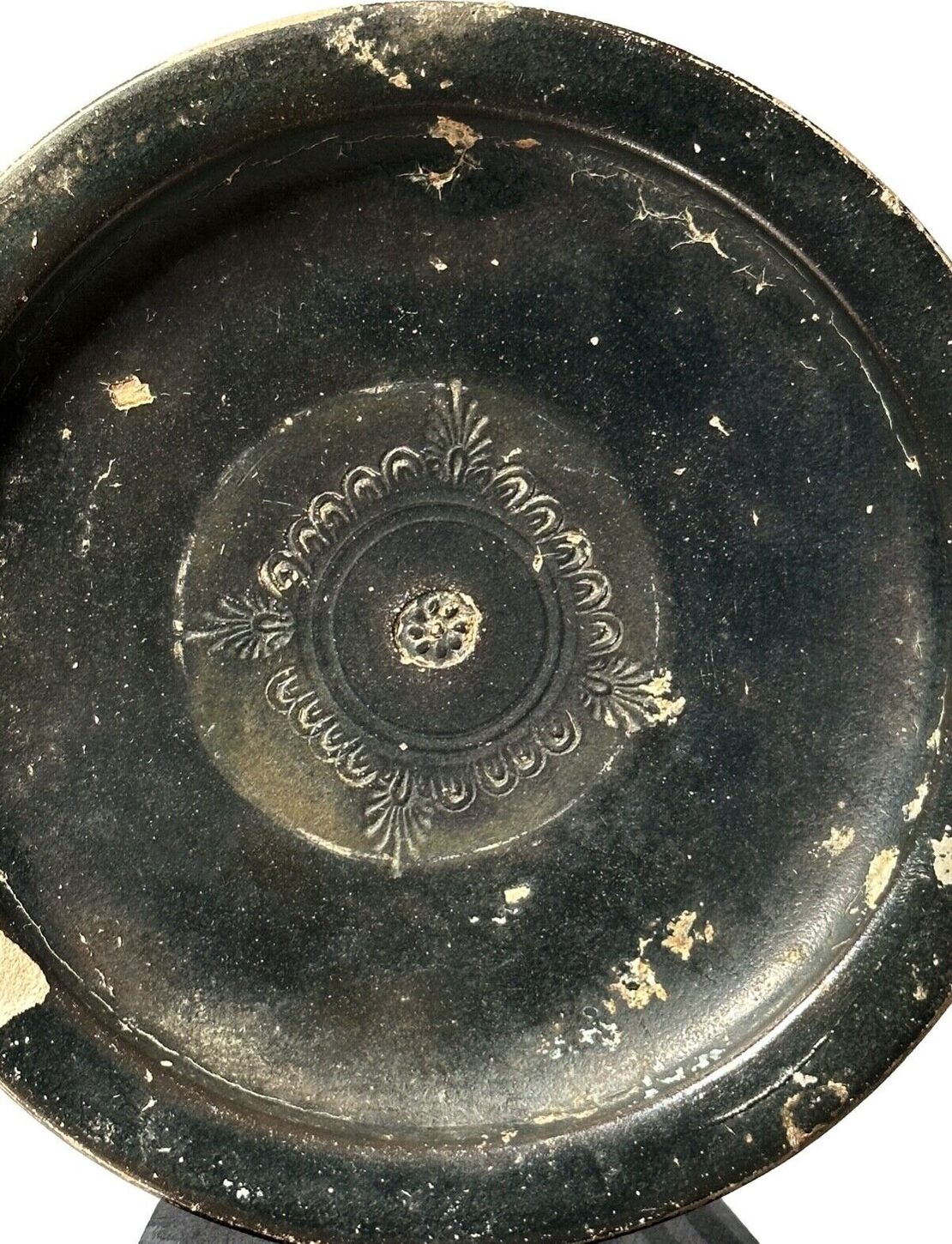 Altgriechischer Speiseteller mit Verzierung Magna Graecia Schwarzfirnis