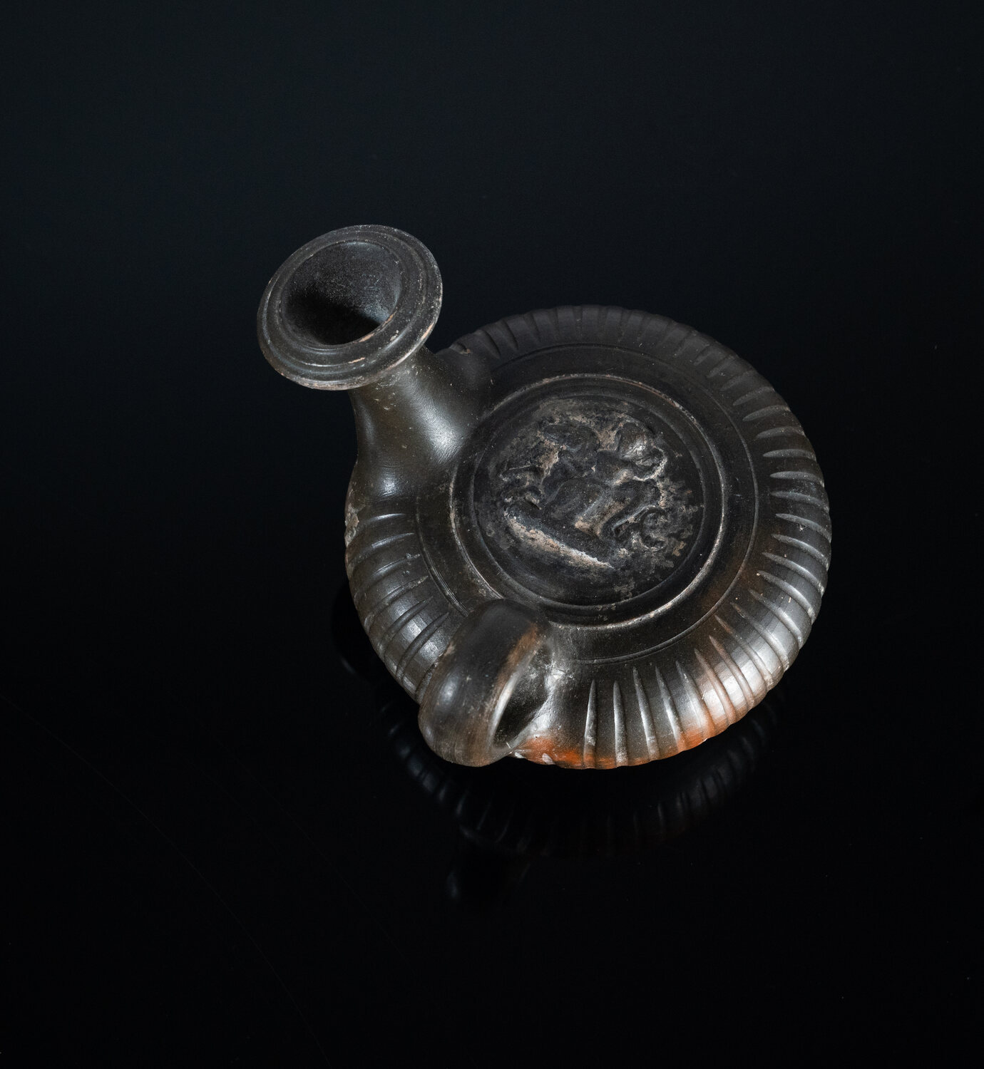 Griechischer Guttus mit Nereide auf Meerespferd, Meeresnymphe 4. Jh. v