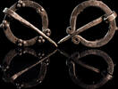   Byzantinische Silberfibel mit Globuliverzierung  270,00 EUR  zzgl. 6,00 EUR Versand