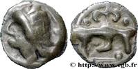 Potin au taureau et au lis, classe Ib Ier siècle avant J.-C. FRANKREICH GALLIEN - ALTEN UND MITTLERES SEINE  Ier siècle avant J.-C. (16mm, 1,86g,...