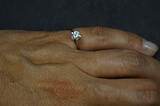 Bague design solitaire en or blanc ornée d’un diamant 0,33 carats qualité VS1