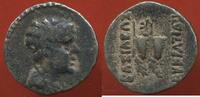 Antike Münzen OBOLE GRÈCE -ROI DE BACTRIANE EUCRATIDE VERS 180 EN ARGENT A/ BUSTE DIADÉMÉ DU ROI A DROITE R/ LES BONNETS DES DIOSCURES POIDS 0.7g -