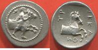 Antike Münzen HEMIDRACHME GRÈCE ANTIQUE THESSALIE, TRIKKA. EN ARGENT ND (440.400 AV J-C) A/ LE HÉROS THESSALOS NU, DEBOUT A DROITE, MAITRISANT UN PROTOM -