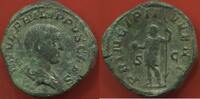 Antike Münzen SESTERCE PHILIPPE FILS 249 CAESAR A/ M IVL PHILIPPVS CAES SON BUSTE NU ET DRAPE A DROITE R/ PRINCIPI IVVENT SC PHILIPPE EN HABIT MILITA -