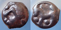 Senones, Senons SENONES, SENONS, région de Sens  à la tête casquée, cheval à gauche, 18mm, poids lourd de 5,61 grms, DT.1648 Var. TTB potin  ss