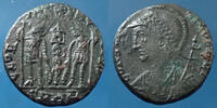 Roman Empire nummus CONSTANTINOPOLIS Héraclea en 336-337, Gloria Exercitus avec une enseigne, RIC 157 R5!, 13-14mm, 2,11g, flan court sinon TB à TT -