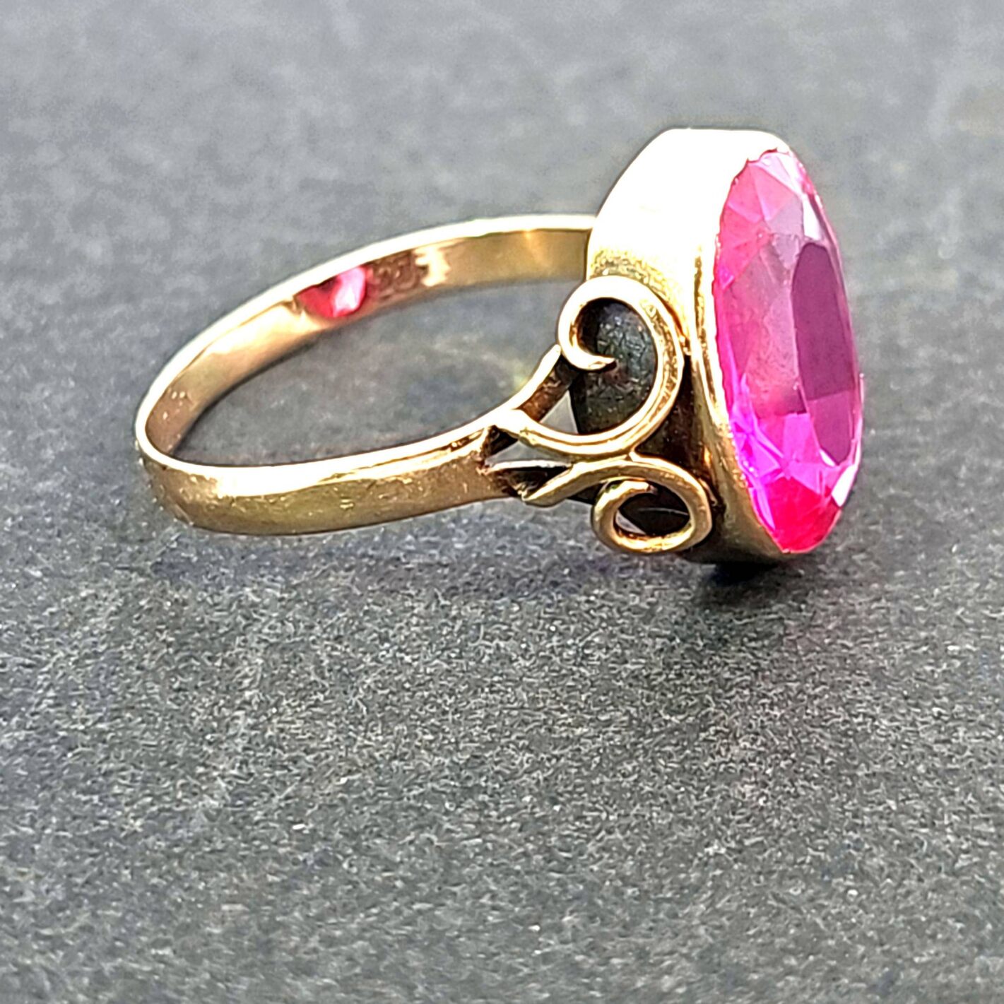 Qudo Firenze Ring Goldfarben Mit Aprikotfarbenem Stein - Edelstahl Schmuck