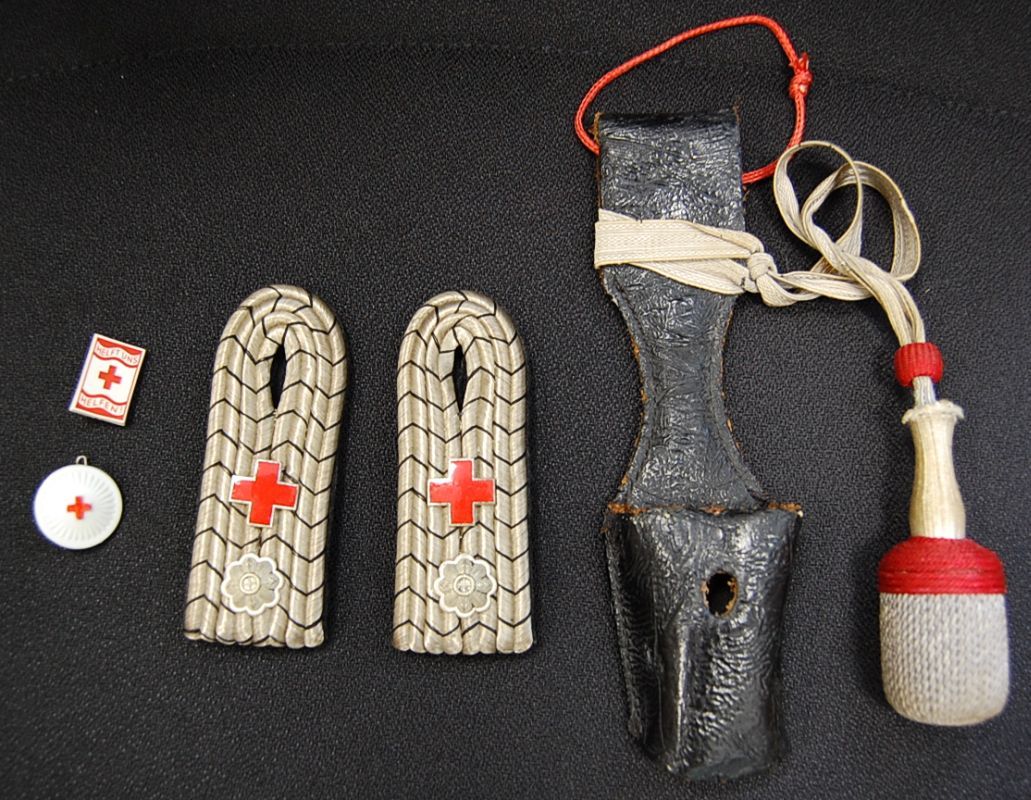 Rotes Kreuz, Schulterklappen, 2 Anstecker, Koppels 1943 3. Reich, 3