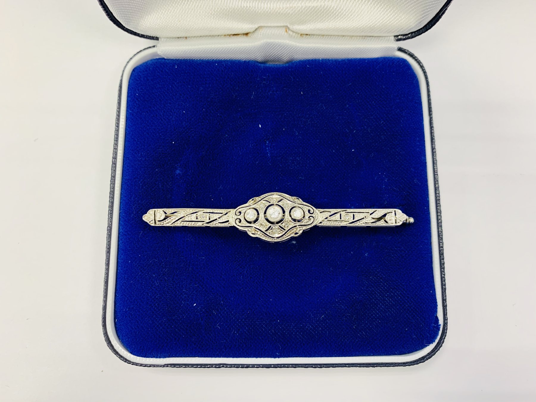 Brosche, weissgold 585 mit Diamanten Art Deco, 3,88g, länge ca. 6cm ...