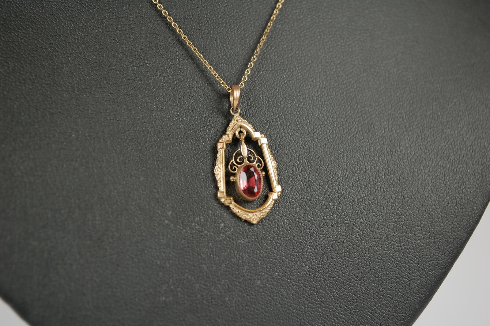 Kette, Silber vergoldet, mit roten Stein, 2,3g, 40cm lang | MA-Shops