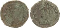 Antike / Römische Kaiserzeit AE4 Theodosius I , Victoria steht n.l. -