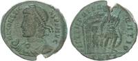 Antike / Römische Kaiserzeit / Constans Follis Follis Constans Soldat führt Gestalt aus Hütte unter Baum -