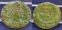 Antike / Römische Kaiserzeit / Jovianus Kleinbronze Bronze des Jovianus VOT V MVLT X im Kranz vz
