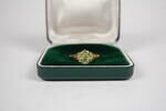 Ring mit grünen Steinen und kleinen Diamanten, 333 Gold, Ringgröße 56 -