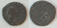 Antike / Römische Kaiserzeit/ Theodosius AE 3-4 Theodosius II AE 3-4, Kreuz im Kranz