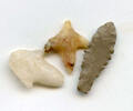 Ancient artifacts and weapons, arrowheads Lot of 3 various stone arrowheads, North Africa, Neolithic period, c.5000-3000 BC -