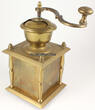 Finnland ? 1912 Kaffeemühle mit graviertem Text : Napamatkn z Harlouych - Uarn / Messing 2-3