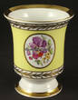 Berlin 1962 - 1992 KPM / Königliche Porzellan - Manufaktur / Vase, Becher mit Blumenmalerei und .. 1-2