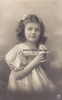 Deutsches Reich Ansichtskarte/Postkarte/Kinderportrait/Mädchen mit Blumen -