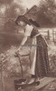 Deutsches Reich Ansichtskarte/Postkarte/Frau mit Eimer -