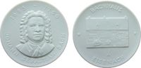 Porzellan Medaille Porzellan Bach Johann Sebastinan (1685-1750), Denkmal / Bachhaus in Eisenach, ca. 66,5 MM, weiss -