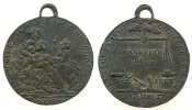 vor 1914 tragbarer Jeton Messing versilbert Not und Teuerung - auf die Notzeit 1816-1817, sitzende Mutter mit zwei Kindern - O gib mir Bord mich hungert -