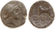 Lydien, Stadt Thyateira Bronze Kopf des Gottes Apollon n.r. / Doppelaxt -