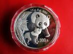 China 300 Yuan 2004 1 Kilogramm Silber, Panda, selten, nur 4000 Expl., leicht angelaufen, PP- (etwas fleckig)