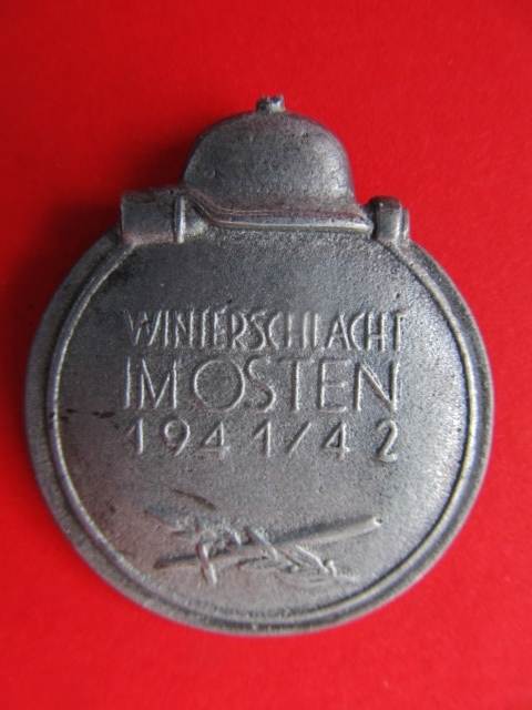 Hakenkreuz abgebrochen