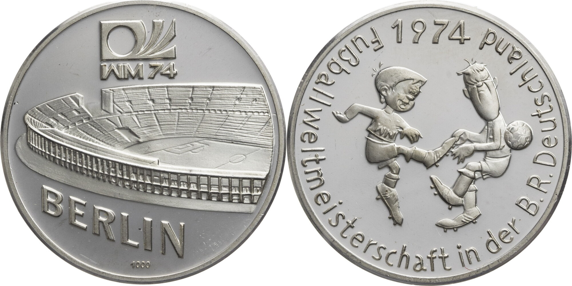 Berlin Medaille Auf die FußballWeltmeisterschaft 1974 in Deutschland PP