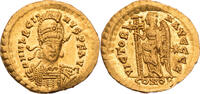 Römische Kaiserzeit Solidus Marcianus, Constantinopolis, Büste / VICTORIA AVGGG, Victoria mit Langkreuz -