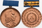 DDR Auszeichnung Pestalozzi-Medaille -