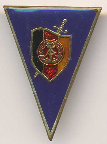 DDR B.0908c Absolventenabzeichen Staatssicherheit MfS 