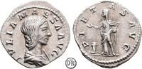 Julia Maesa (218-224) Denar Roma, Büste / Pietas opfert über Altar, gutes Alters-Portrait, -