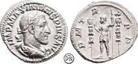 Maximinus I Thrax (235-238) Denar Roma, Büste / Kaiser zwischen Standarten, sehr attraktives Exemplar, -