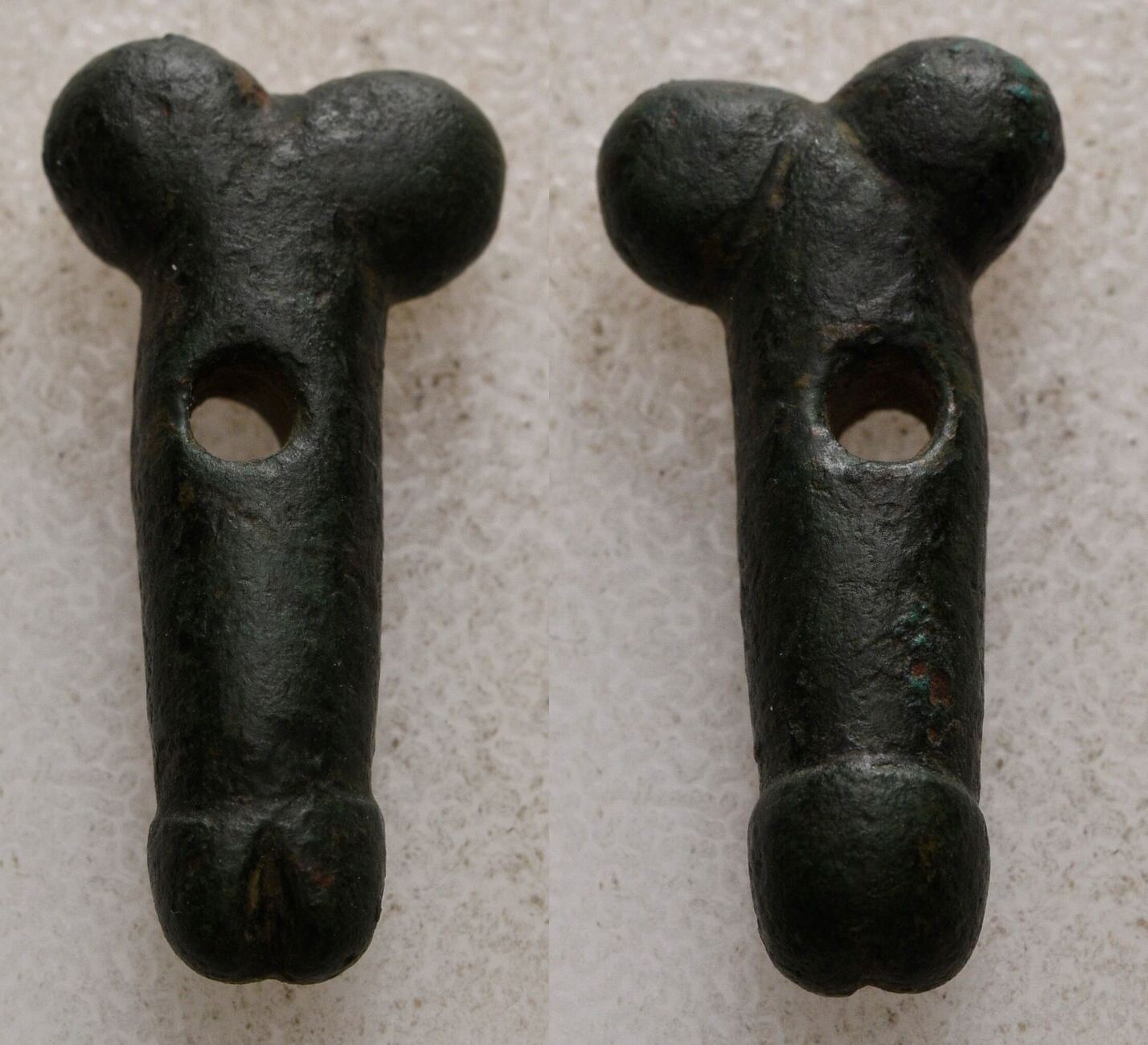 Rom AE-Phallus mit Lochung 1.-4. Jh. ss, feine grüne Patina | MA-Shops