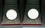 DDR/Berlin, Porzellan-Medaille, Volkskammer der DDR, -