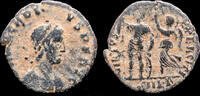 Roman AE follis Honorius AE follis emperor standing facing -