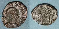 RÖMISCHE KAISERZEIT Frappes barbares (vers 307-337). Nummus au nom de Constantin. R/: deux soldats