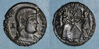 RÖMISCHE KAISERZEIT Maiorina Magnence (350-353). . Trèves, 2e officine, R/: deux Victoires -