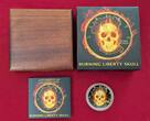 USA 1 Dollar Silbermünze mit Farbapplikation 2015 Burning Liberty Skull - geringe Auflage Stgl. mit Holzbox, Umkarton und privatem Zertifikat