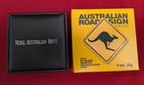 Australien 1 Dollar Silbermünze 2013 Road Sign Känguru - 1 Oz Silber - Kangaroo Frosted Uncirculated (Stempelglanz) mit Box, Umkarton & Zertifikat