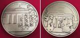 Frankreich Bronzemedaille mit Aufsteller 2015 Deutsche Wiedervereinigung - Brandenburger Tor Prägefrisch mit Etui