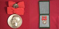 Eastern Germany DDR GDR Tragbare Medaille mit Schleife Miniatur Box Heinrich Greif Preis III. Klasse Randpunze 900 Miniatur Punze 900 -