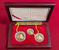 China, Volksrepublik Bimetall Bimetallic Münzen Satz Gold und Silber Panda 3 Münzen Satz PP 50, 25 und 10 Yuan -