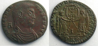 Römische Kaiserzeit R/ VICTORIAE DD NN AVG ET CAES (Arles 351-352) TTB+/SUP