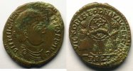 Münzen Maiorina Magnentius (350-353) R/ VICTORIAE DD NN AVG ET CAE (Lyon 350) corrosion au revers TTB -